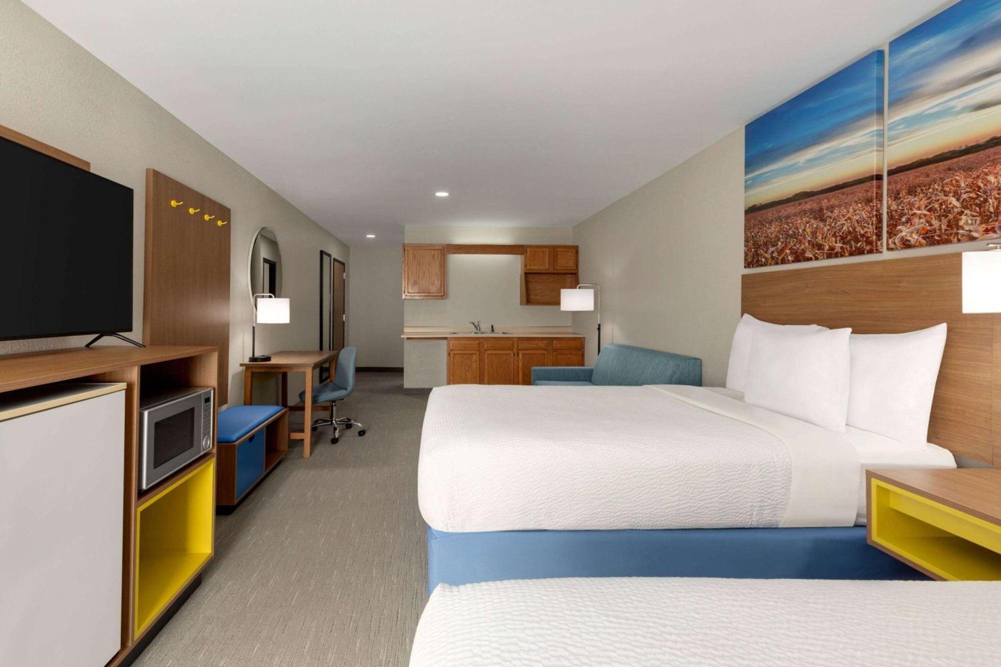 Days Inn By Wyndham Hillsboro Exterior photo