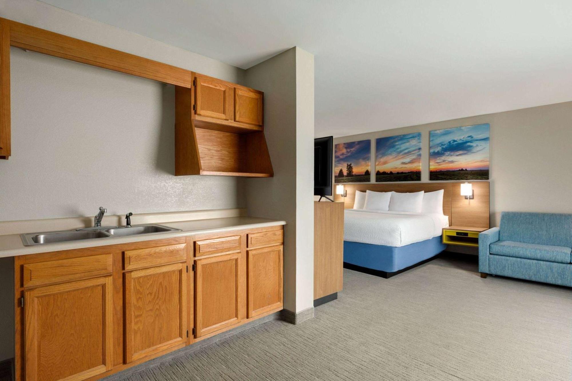 Days Inn By Wyndham Hillsboro Exterior photo