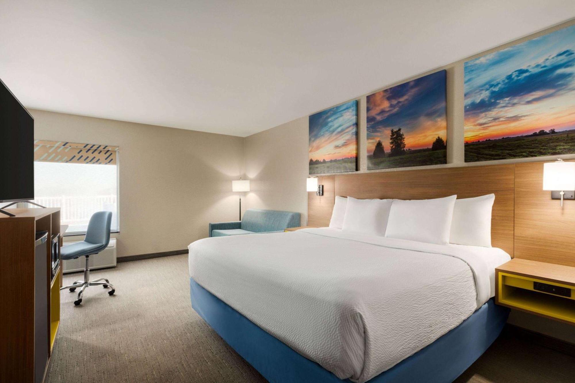 Days Inn By Wyndham Hillsboro Exterior photo