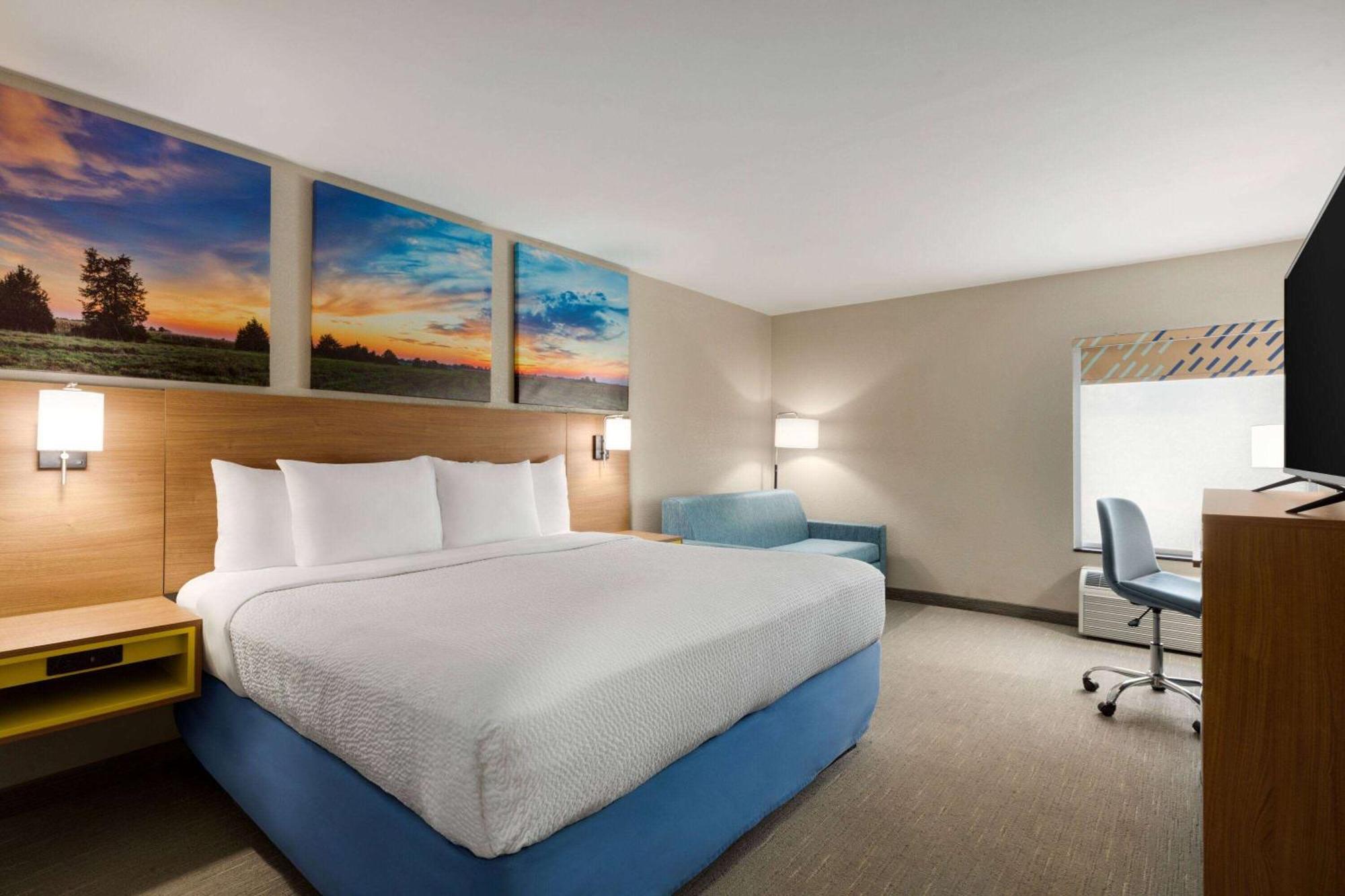 Days Inn By Wyndham Hillsboro Exterior photo
